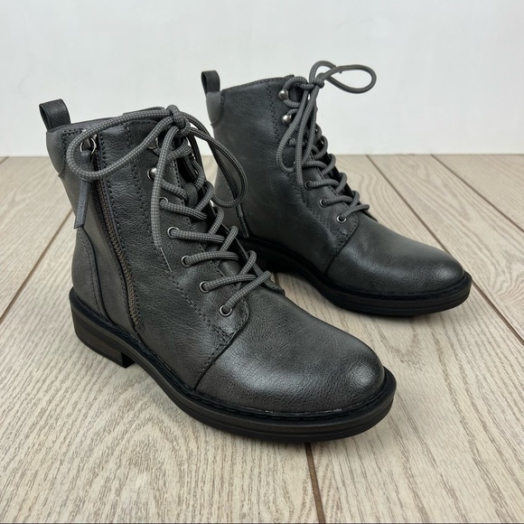 Baretraps Amysue Lug Sole Combat Moto Boots 6M Dark Grey Faux Leather $100